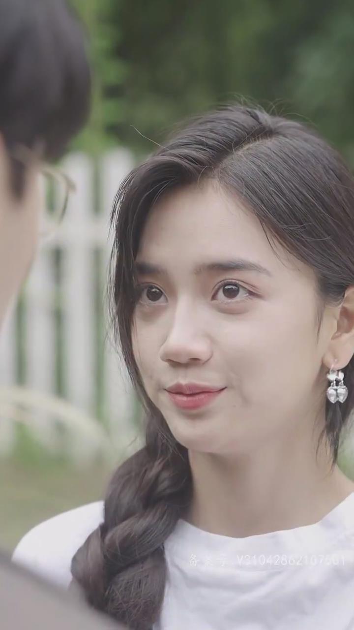 我是大佬的坚强白月光封面图