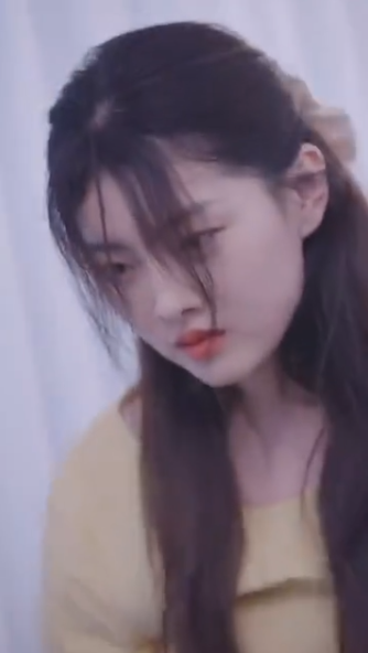 她似烟火绚烂封面图